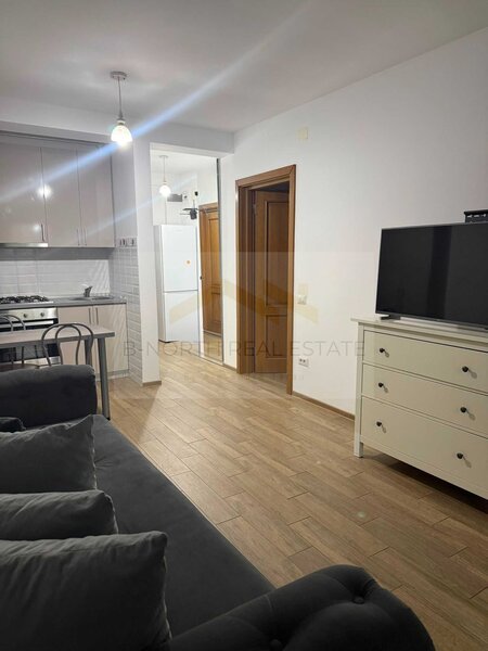 Sector 4 Apartament 2 camere de inchiriat   Cladire cu regim redus de inaltime